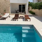 In With Terrace, Air Conditioning, Wifi, Dishwasher, Pool 4932-1 Апартаменты Водице