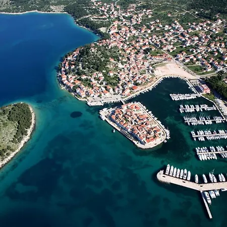 In With Terrace, Air Conditioning, Wifi, Dishwasher, Pool 4932-1 Apartment