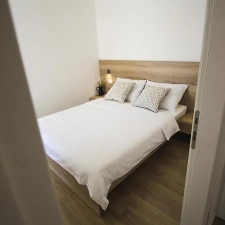 In With Terrace, Air Conditioning, Wifi, Dishwasher, Pool 4932-1 * Vodice