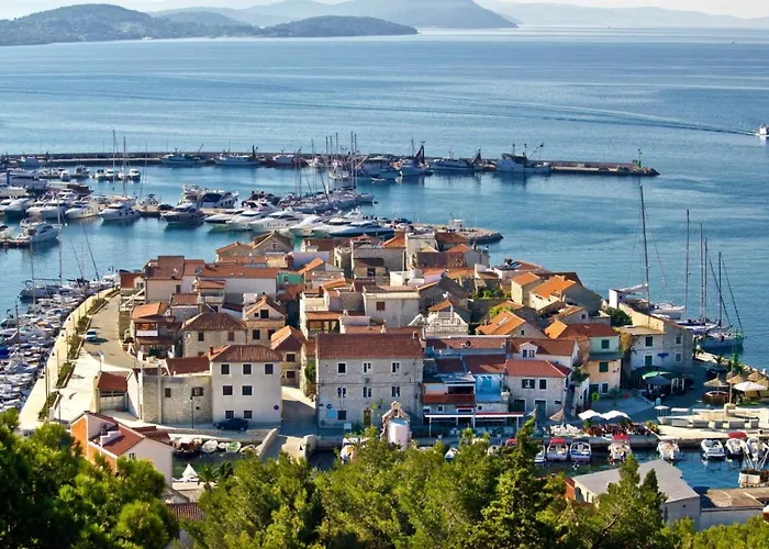 In With Terrace, Air Conditioning, Wifi, Dishwasher, Pool 4932-1 Apartman Vodice