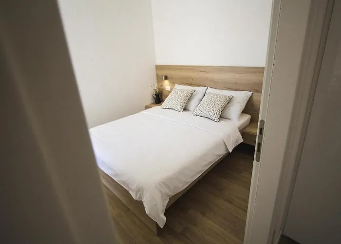 In With Terrace, Air Conditioning, Wifi, Dishwasher, Pool 4932-1 * Vodice