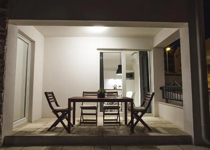 In With Terrace, Air Conditioning, Wifi, Dishwasher, Pool 4932-1 Apartman Vodice