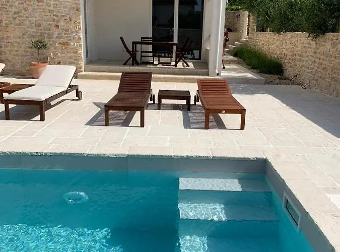 In With Terrace, Air Conditioning, Wifi, Dishwasher, Pool 4932-1 Apartman Vodice